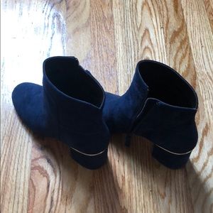 Sued boots with gold rim (brand new)